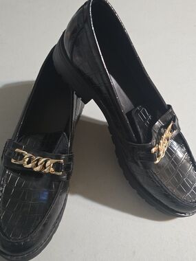 Old Navy Black Croc-Embossed Loafers with Gold Chain Size 11